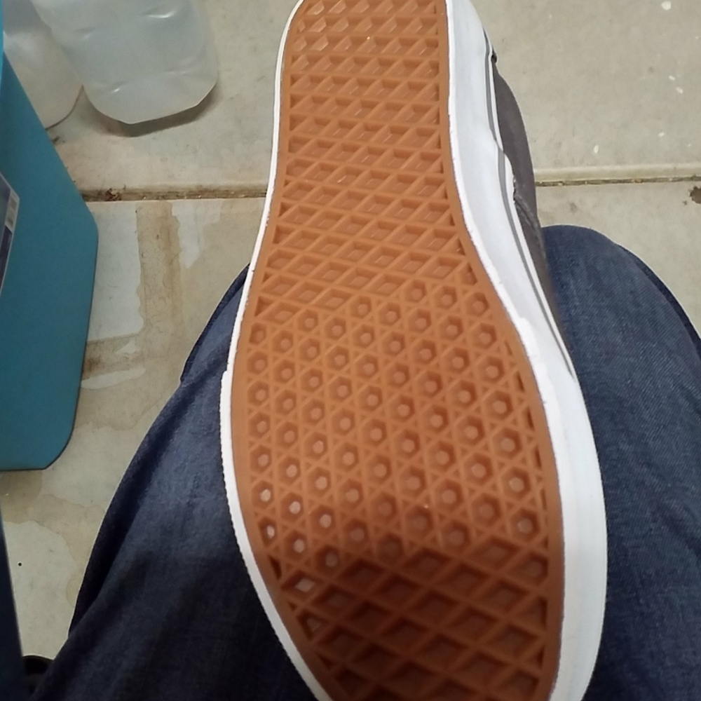 Vans - Picture 2 of 2